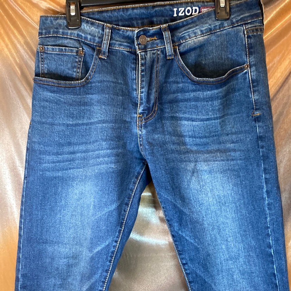 Izod comfort stretch blue‎ jeans. 32 x 30. Narrow straight leg. Box 211